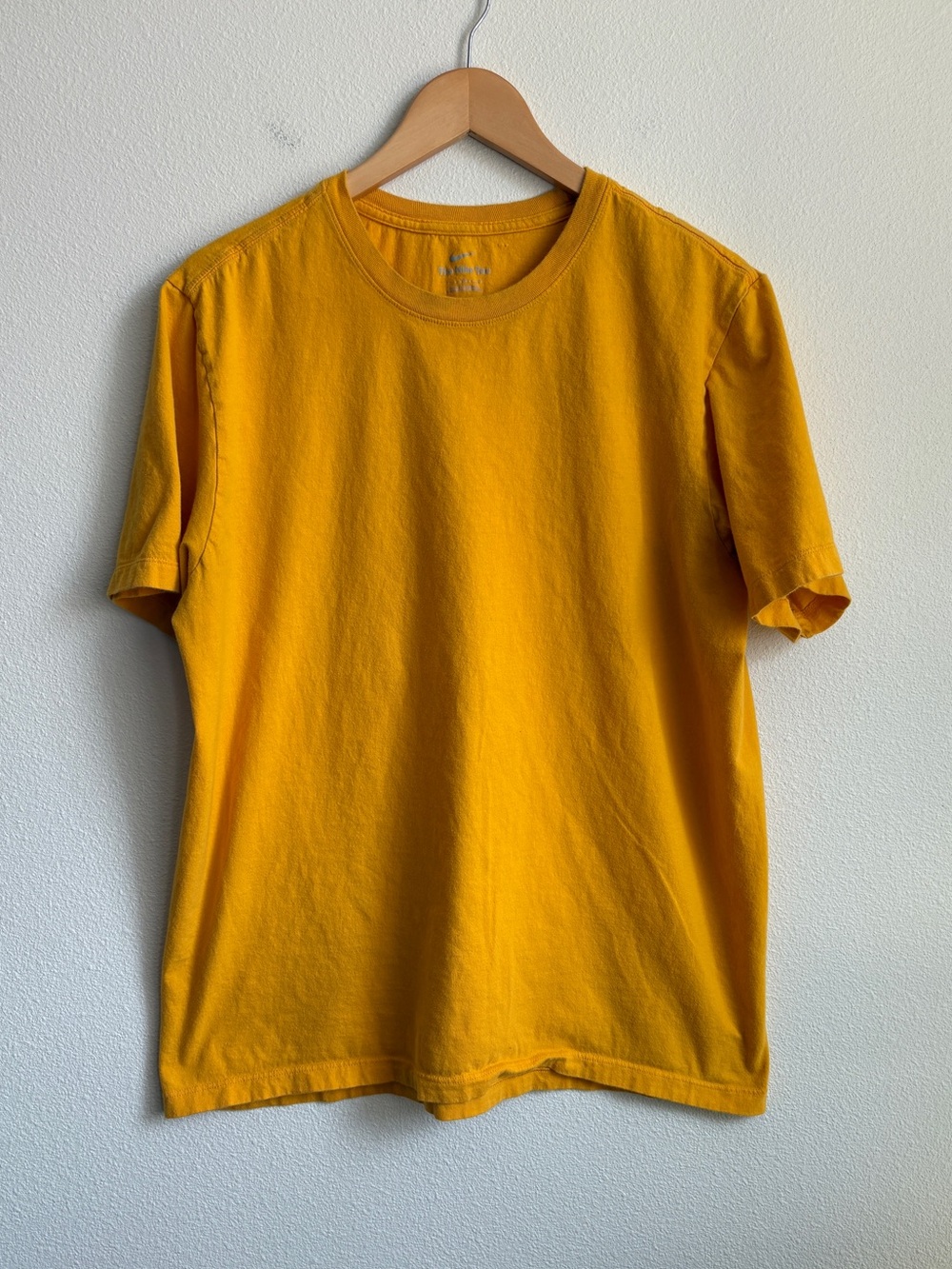 Nike The Nike Tee Mens Mustard Yellow Short Sleeve Crewneck T-Shirt Large
